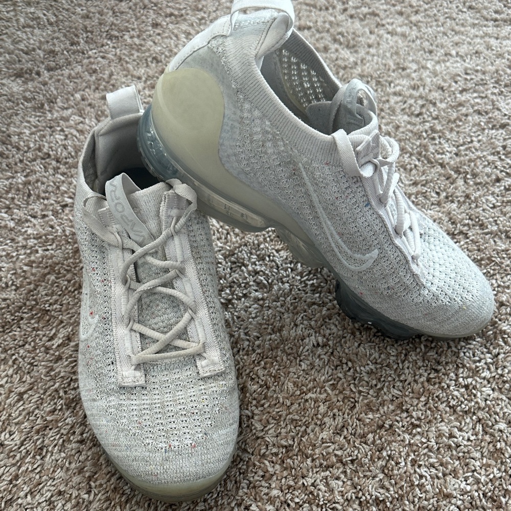 Nike Women's Light Grey/White Flyknit Athletic Sneakers
